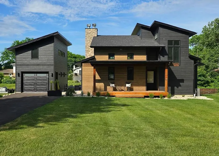 Riverside Retreat Comfort * McHenry