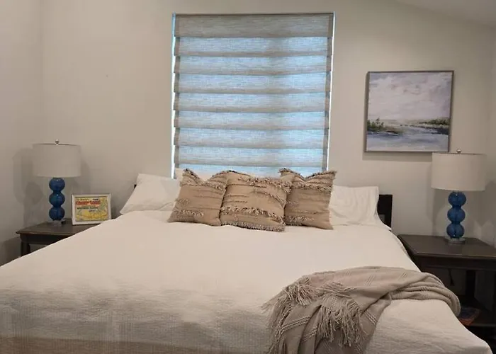 Riverside Retreat Comfort * McHenry